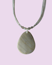 Load image into Gallery viewer, vintage shell necklace
