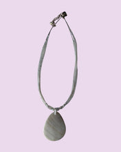 Load image into Gallery viewer, vintage shell necklace
