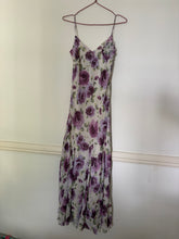 Load image into Gallery viewer, *size 8-10* floral lilac dress
