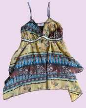 Load image into Gallery viewer, floaty sequin trim top *size S/M*
