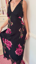Load and play video in Gallery viewer, black beaded floral *size 12*
