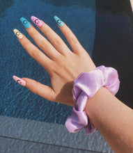 Load image into Gallery viewer, Lilac satin zip scrunchie
